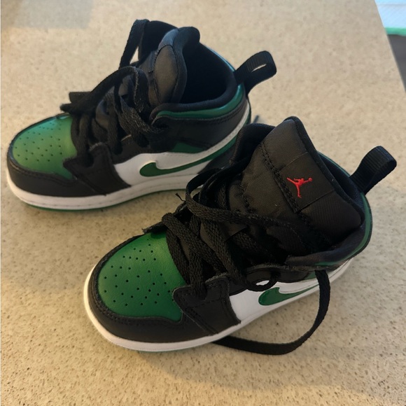 Jordan 1 Mid Kids Shoes - Size 7C - Picture 1 of 5